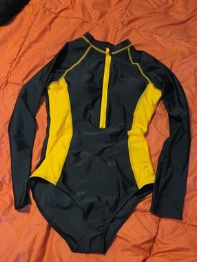 Black and Yellow Long‑Sleeve Women's Rash Guard One‑Piece Swimsuit